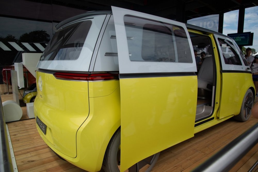 ELECTRIC_CAMPERVAN_VW_ID_BUZZ_FROM_THE_REAR_SIDE_VIEW.jpeg