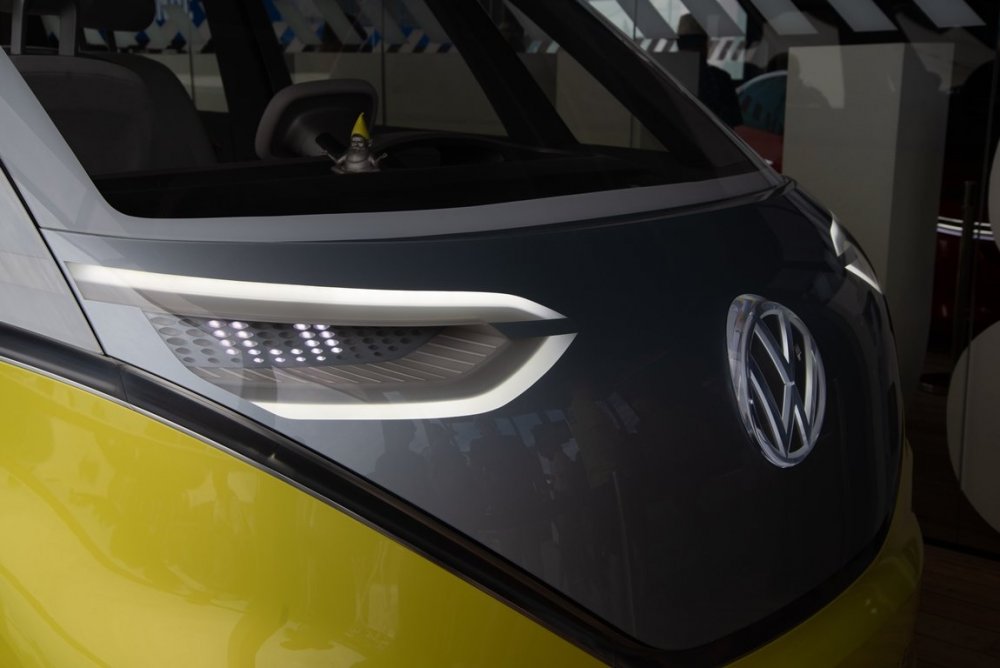 ELECTRIC_CAMPERVAN_VW_ID_BUZZ_FRONT_HEADLIGHTS.jpeg