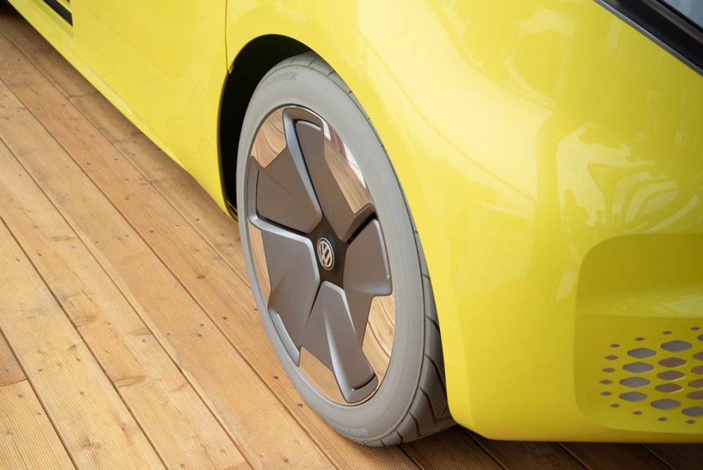 ELECTRIC_CAMPERVAN_VW_ID_BUZZ_FRONT_WHEEL.jpeg